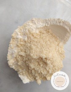 Farina 00 setacciata con farina di mandorle
