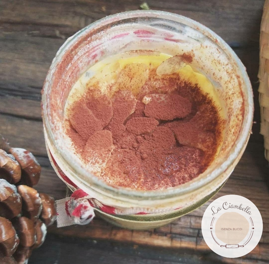 Tiramisù con scaglie di mandorle