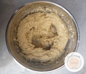 Preparazione torta di mele impasto